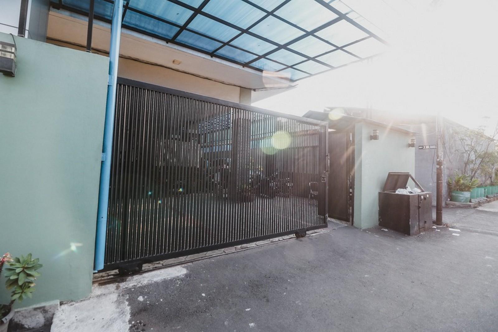 Reddoorz Plus Near Semanggi Yakarta Exterior foto