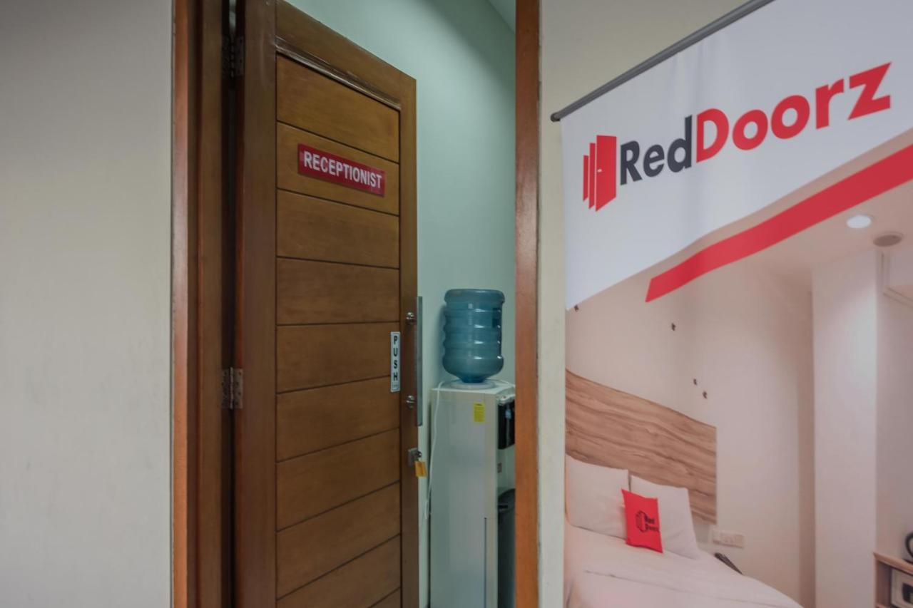 Reddoorz Plus Near Semanggi Yakarta Exterior foto
